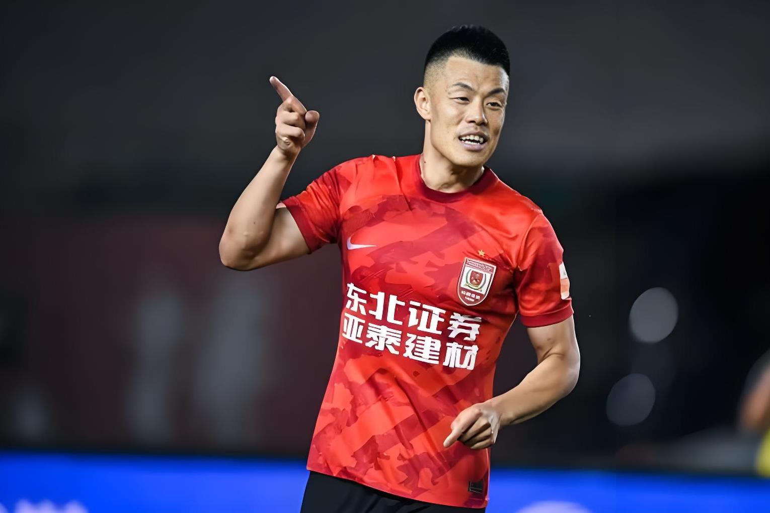 关于上海上港主场战平，继续保持不败记录，实力雄厚的信息