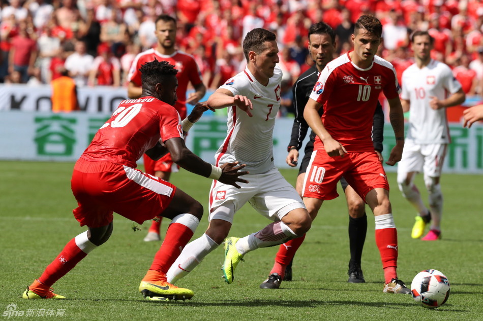 波兰队险胜瑞士,取得关键三分 波兰队险胜瑞士,取得关键三分