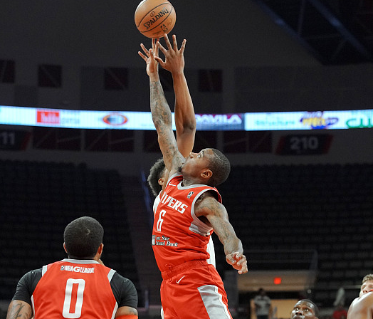 广州富力成绩波动频繁,球员整体状态不佳 广州富力成绩波动频繁,球员整体状态不佳