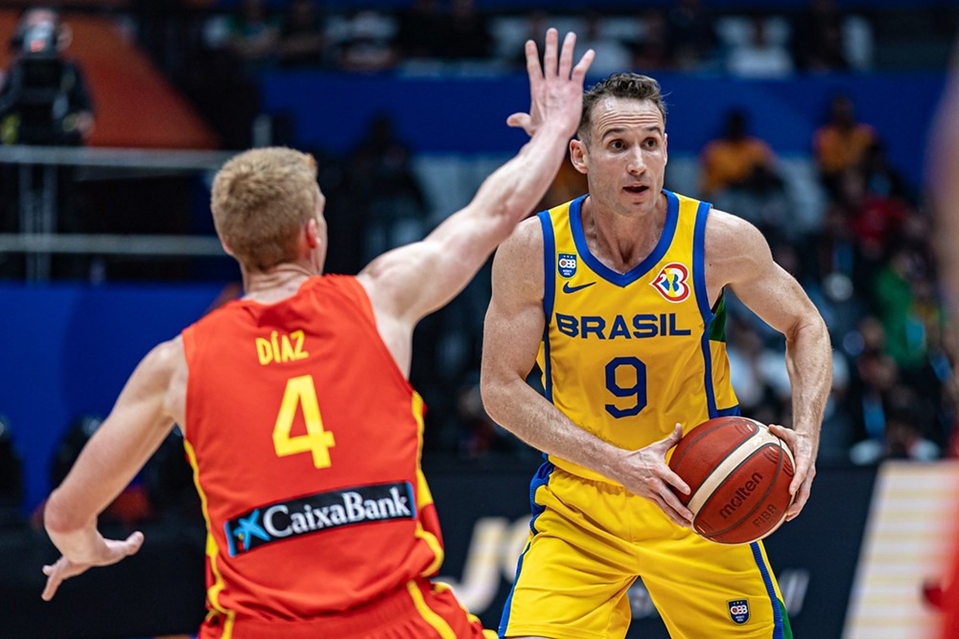 西班牙队在国际篮球场上一展身手 西班牙队在国际篮球场上一展身手