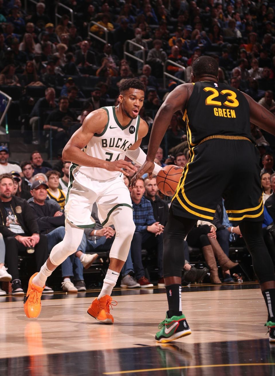 包含雄鹿连胜被终结，字母哥全能表现打脸对手的词条