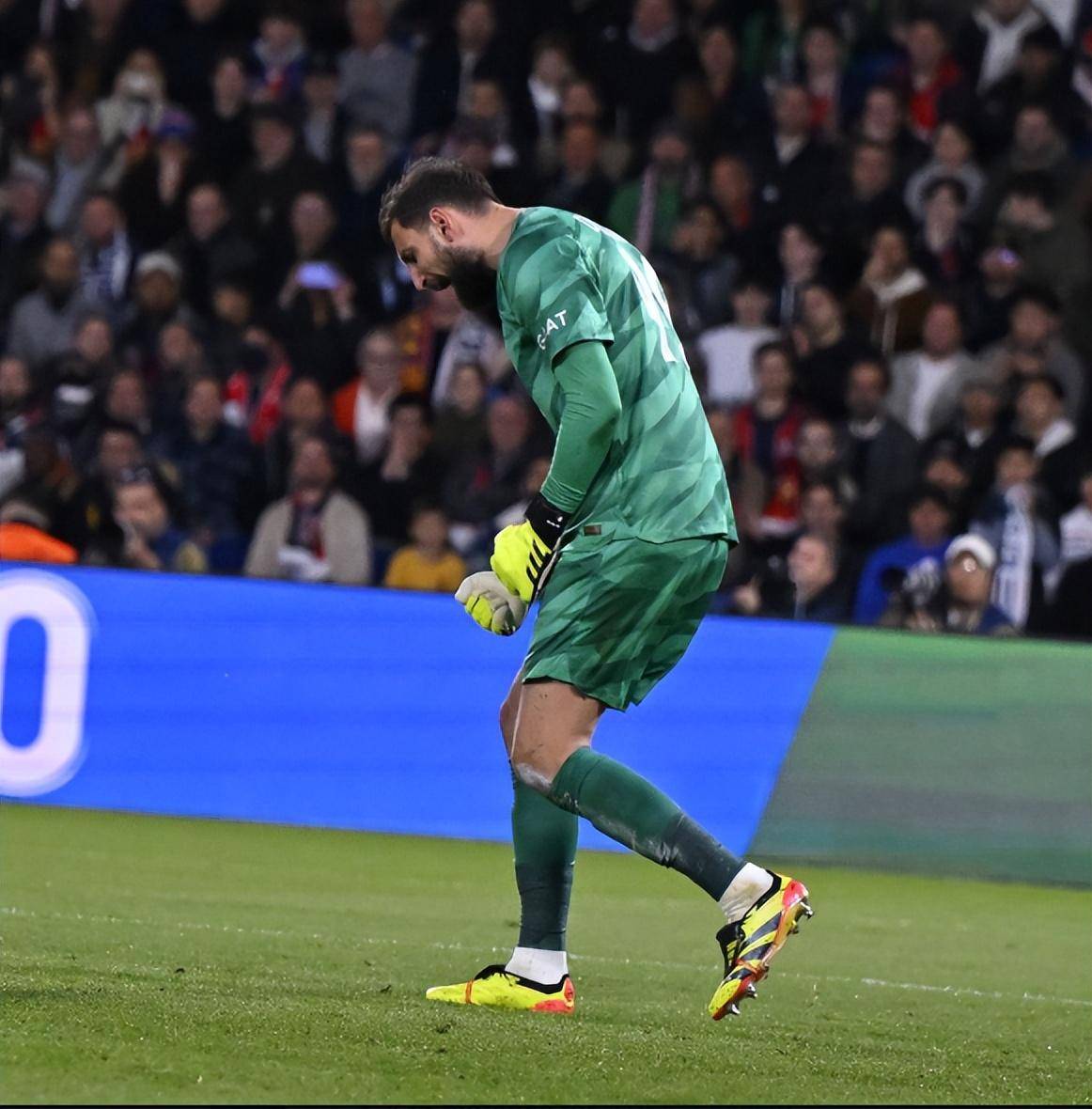 包含里昂客场战平阿尔克马尔,保持不败纪录的词条 包含里昂客场战平阿尔克马尔,保持不败纪录的词条