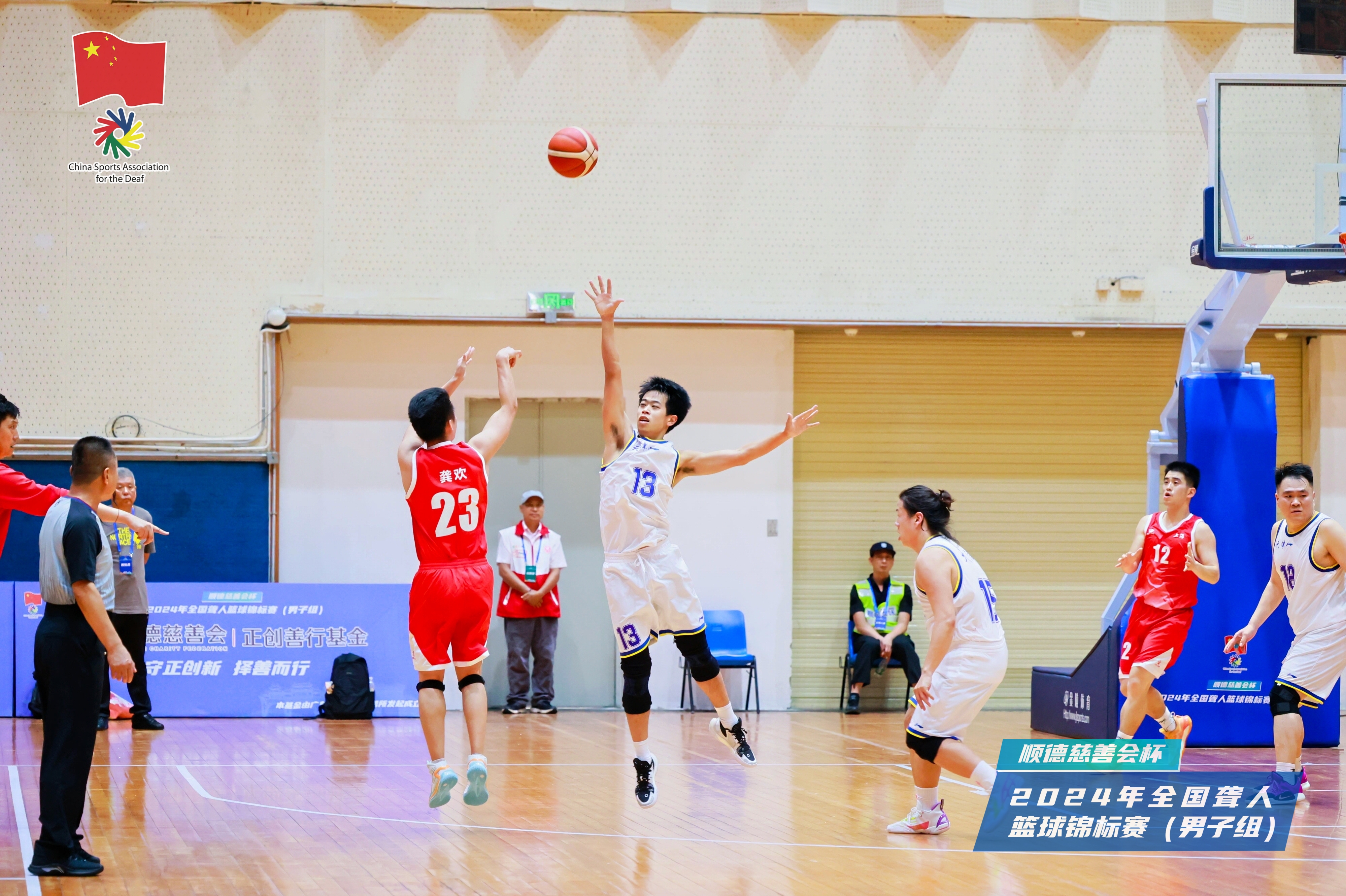 关于篮球比赛战况激烈,球队表现积极的信息 关于篮球比赛战况激烈,球队表现积极的信息