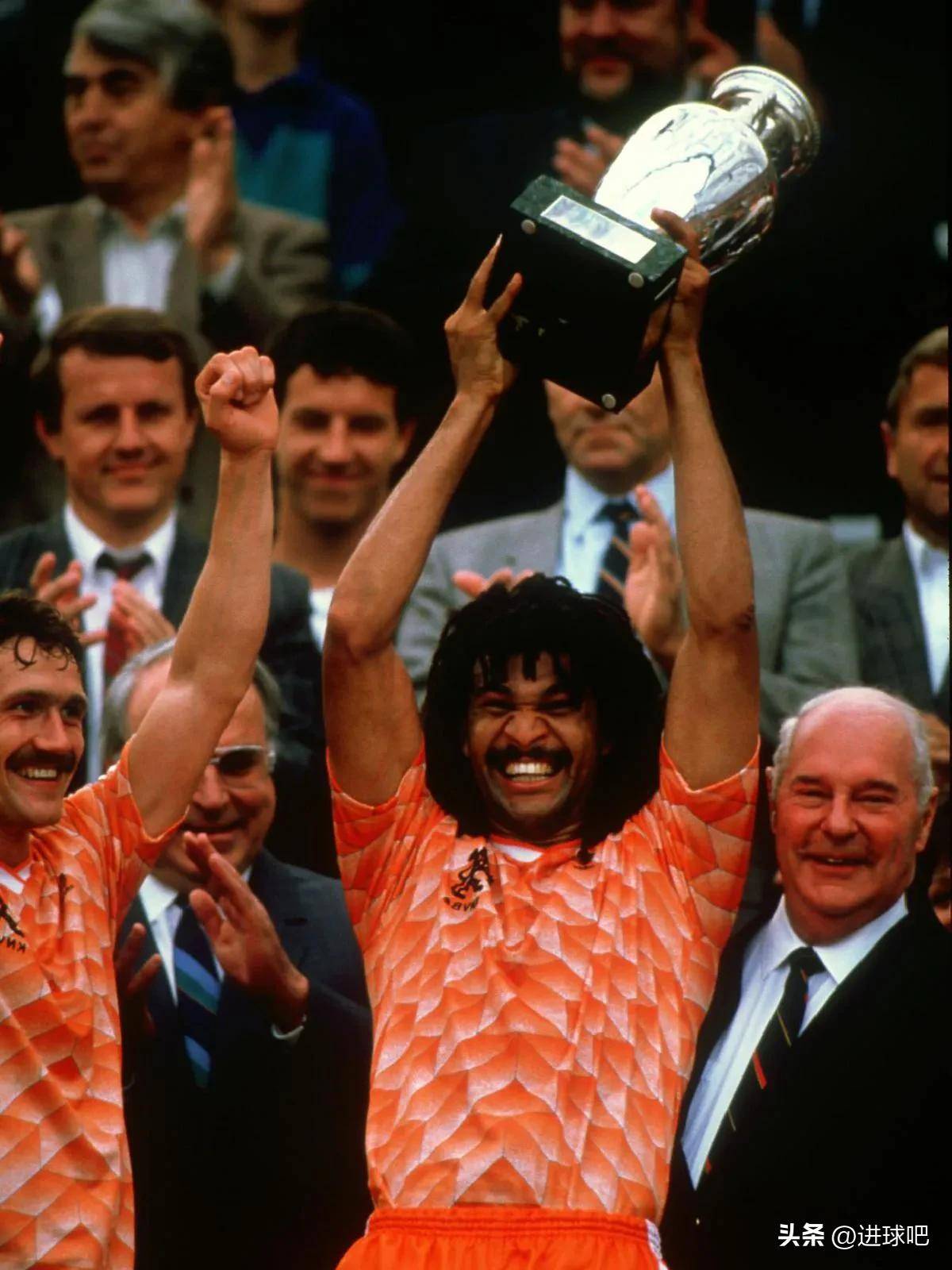 欧洲联赛选手风采展露,技艺精湛观众惊叹的简单介绍 欧洲联赛选手风采展露,技艺精湛观众惊叹的简单介绍