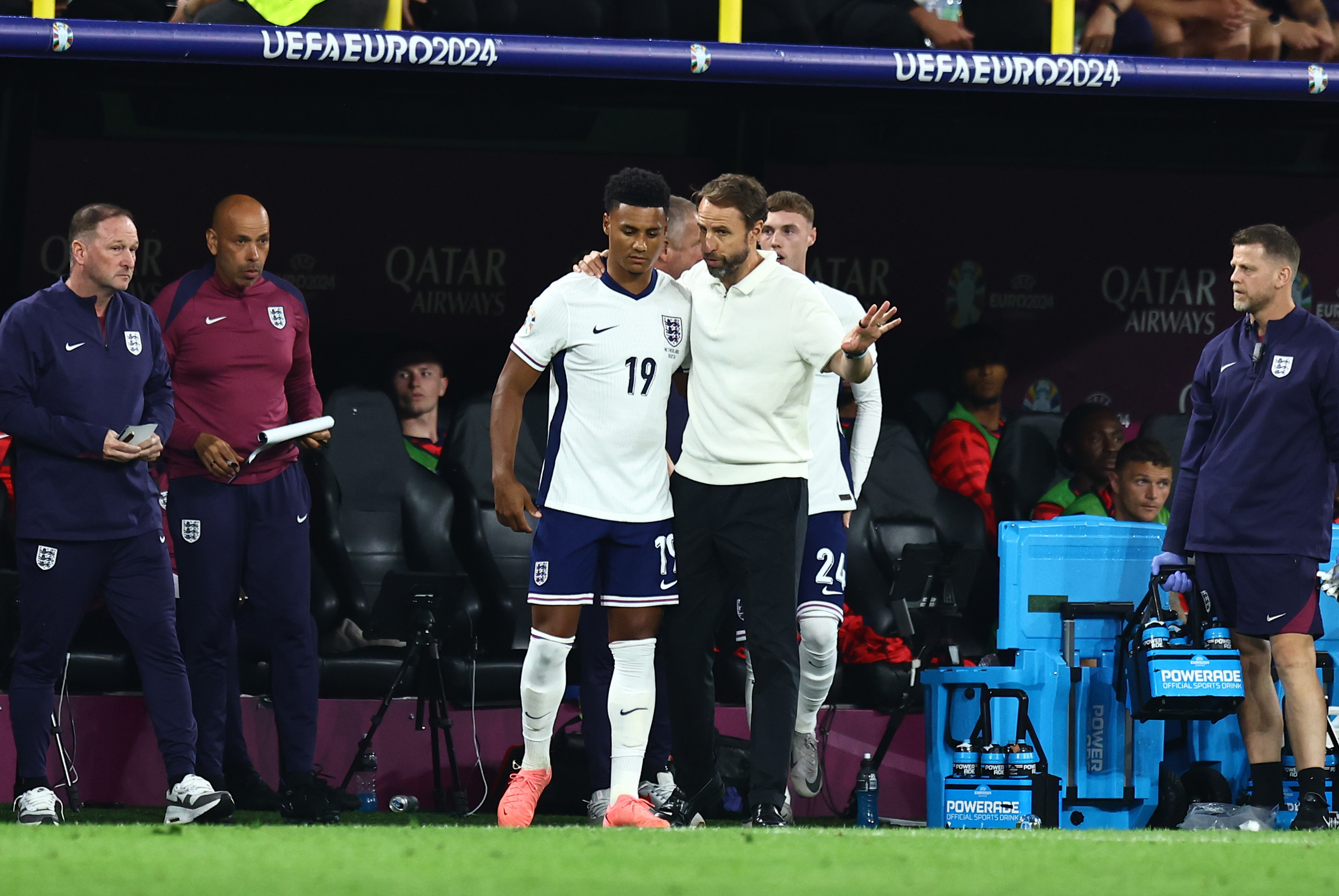 关于法国队完胜英格兰队，张本智和关键制胜的信息