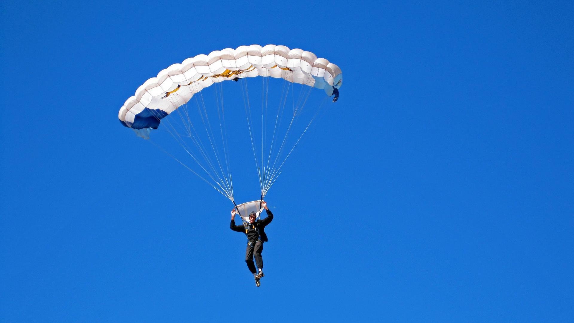 老鹰展翅踏平篮网，乔治化身关键先生定乾坤