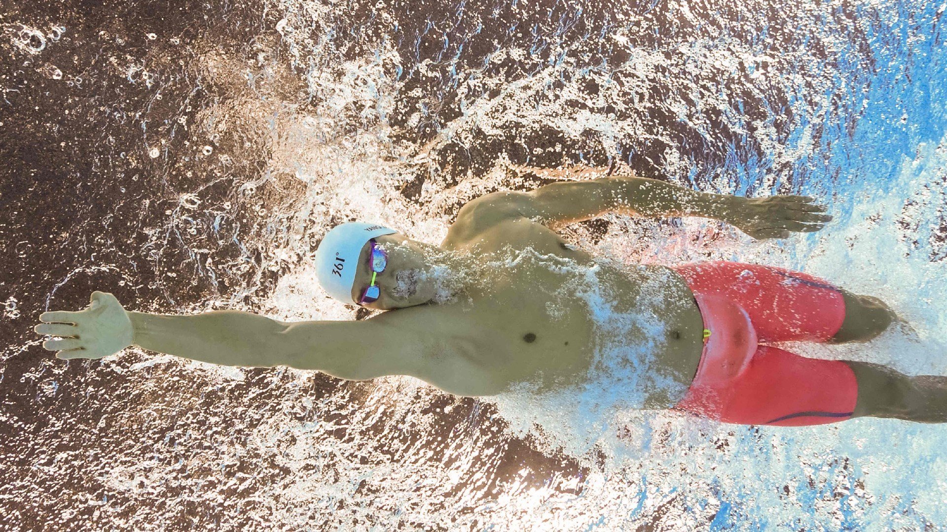 德甲争冠战焦点战，卡塔尔连续得分压制喀麦隆